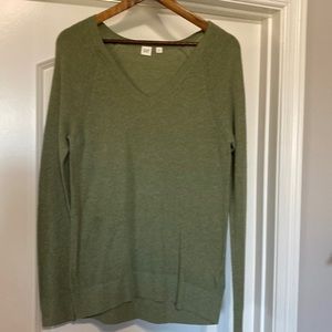 gap sweater size medium